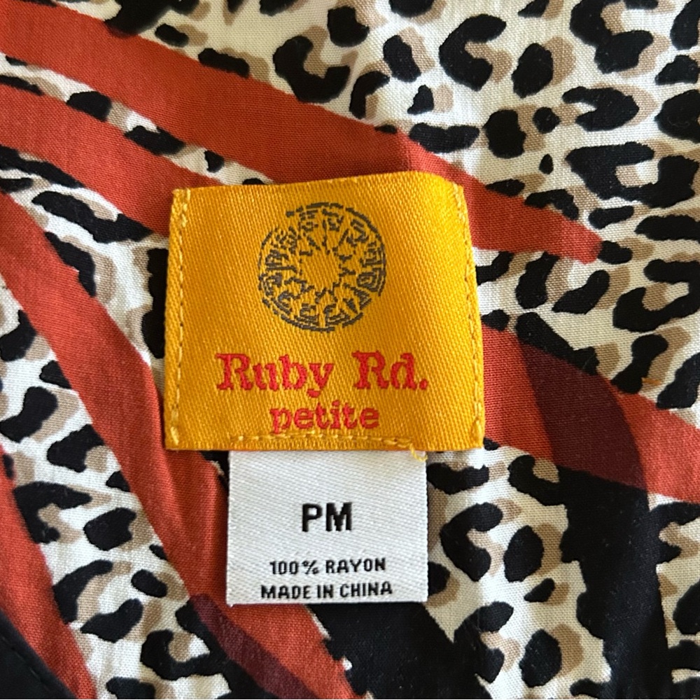 Ruby Rd. Mob Wife Animal Print Button Down Blouse Women’s Medium Petite - Picture 5 of 6